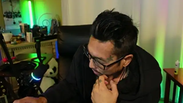 Ghost11_11 live cam on StripChat