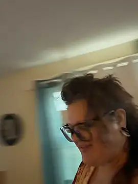 ticklesquirt live cam on StripChat
