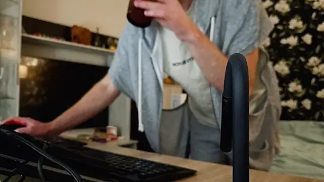 Vuitton live sex cam