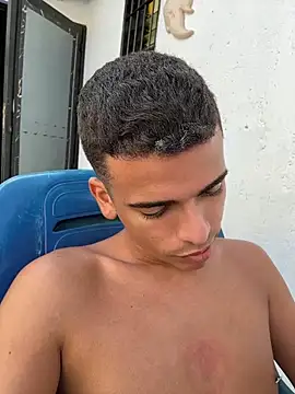 PrincesLeo live cam on StripChat