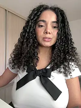 Curlyierr live cam