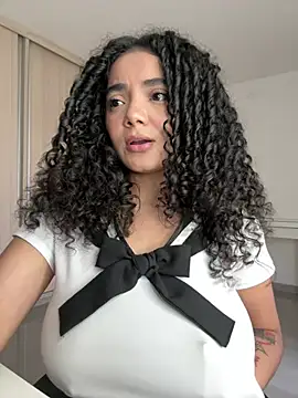 Curlyierr live cam