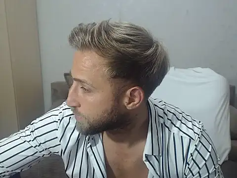 BlondEagleMuscle live cam on StripChat