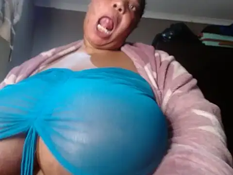 lovelyboobs01 (F milf) - suck nipples