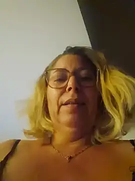 misscokine666 live cam on StripChat