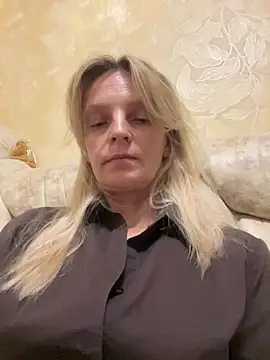 MagicDiamond47 live cam on StripChat