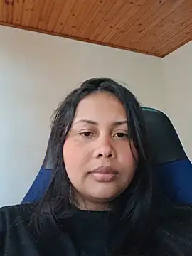 Alessandraa- live cam on StripChat