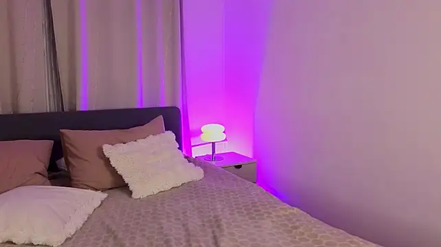 e1v1s live cam on StripChat