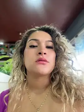 sara_smiiith211 (F young) - Take off my bra in public