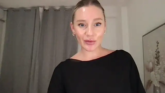 stella_muse (F young) - cream show on body