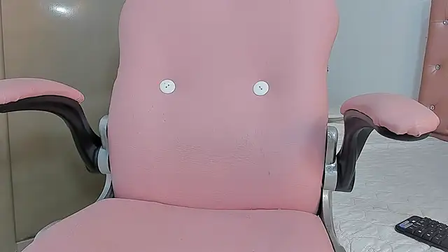 EbonyCoWorker live cam on StripChat