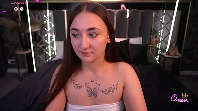 SashaDuvalle live cam on StripChat