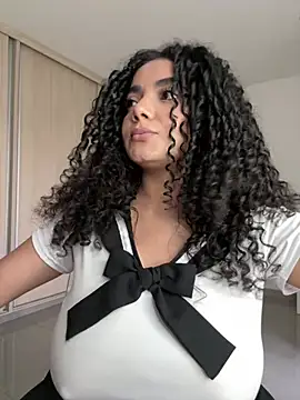 curlyierr (F young) - UNDRESS AND GET NAKED