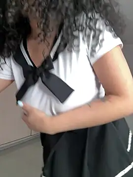 curlyierr (F young) - UNDRESS AND GET NAKED