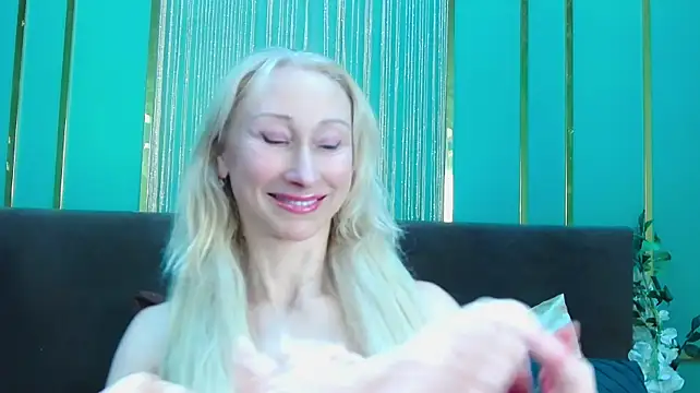 KissDreamm live cam on StripChat