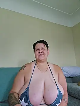 DevilDahm live cam on StripChat