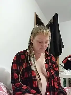 LiluLiluLilu webcam stripchat model stream image