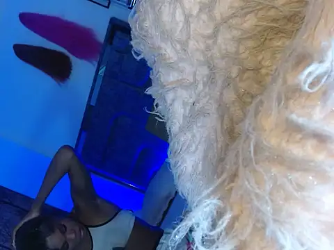 mia_campbellx (T teen) - baño de leche publica