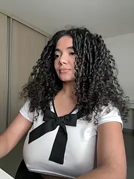 Curlyierr live cam