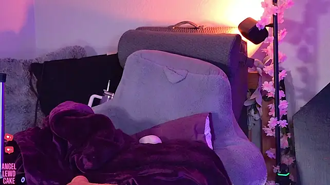 Angel-Lewd-Cake live cam on StripChat