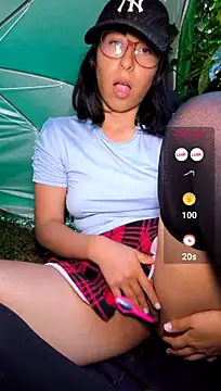 MirandaSingle live cam on StripChat