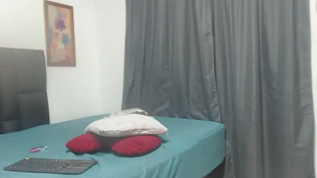 Doll_rihana live cam on StripChat