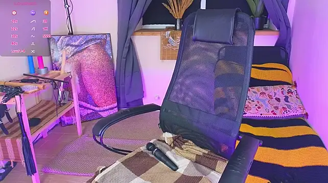 laracroftmansion live cam on StripChat