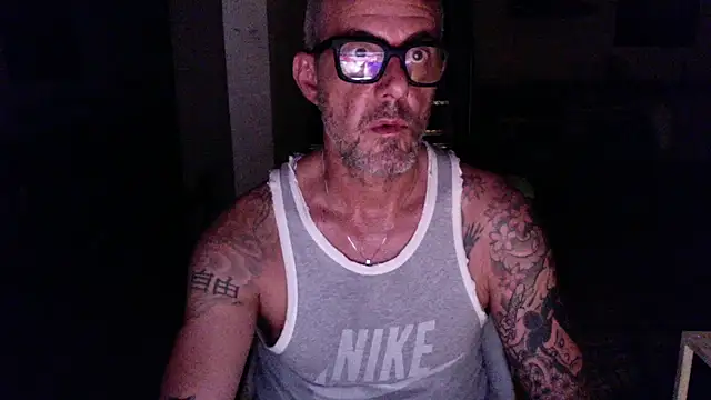 love_save_the_world live cam on StripChat