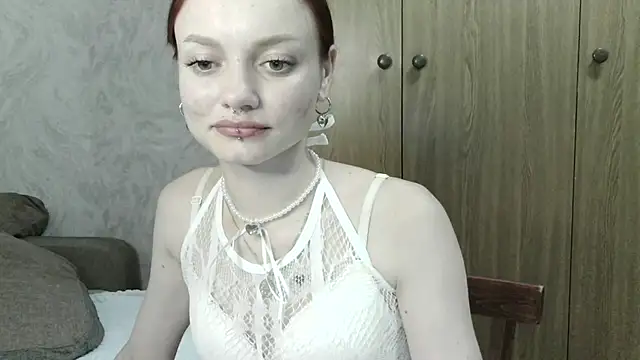 Lola_SweetGlow live cam on StripChat