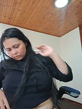 Alessandraa- live cam on StripChat