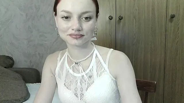 Lola_SweetGlow live cam on StripChat