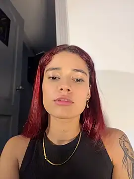amber_sparkle (F young) - Keep my pussy wet + play with my ass🍑
