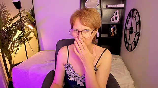 Paris_Cherry live cam on StripChat