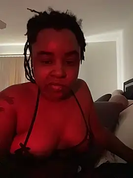 reecieofficial live cam on StripChat