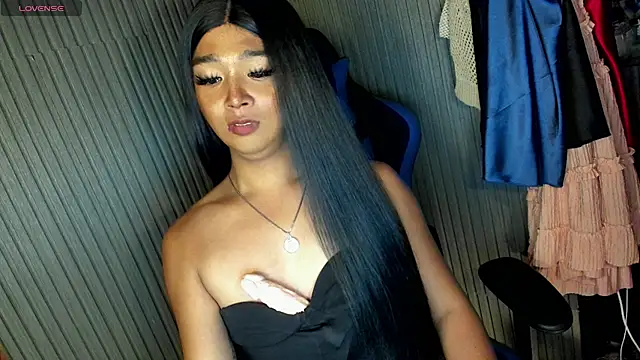 TrinityFucksYou live cam on StripChat