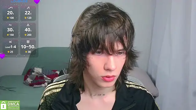 leonboykisser (M twink) - show naked ass