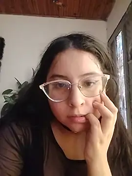 kitty_valer live cam on StripChat