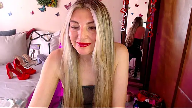 Jolie-Mature live cam on StripChat