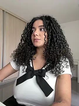 curlyierr (F young) - UNDRESS AND GET NAKED