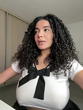 Curlyierr live cam