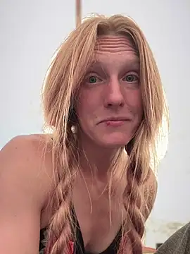GoldenFlameGoddess live sex cam