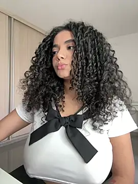 Curlyierr live cam