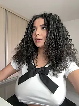 Curlyierr live cam
