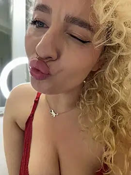 CurlyDaisy live sex cam