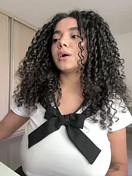 Curlyierr live cam