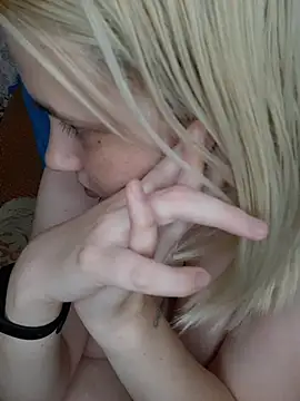 gloriaevans (F young) - Playing with my pussy