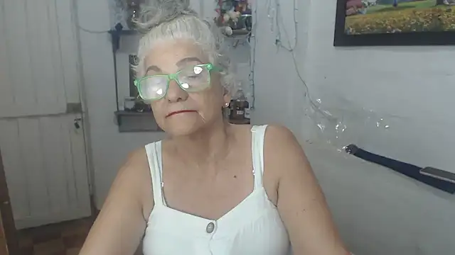 FunnyGrandma live cam on StripChat