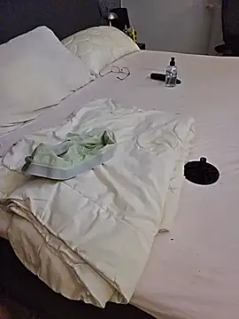 Crosss-19cm live cam on StripChat