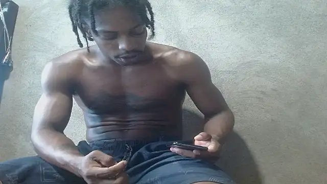 Larry-n-clouds live cam on StripChat