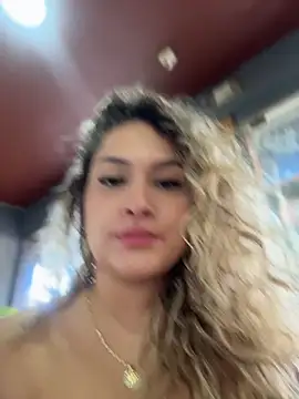 sara_smiiith211 (F young) - Take off my bra in public